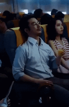 비행기 민폐녀.gif