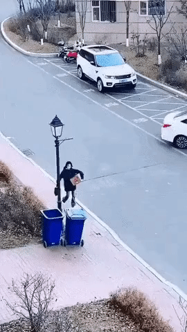 쓰레기통.gif