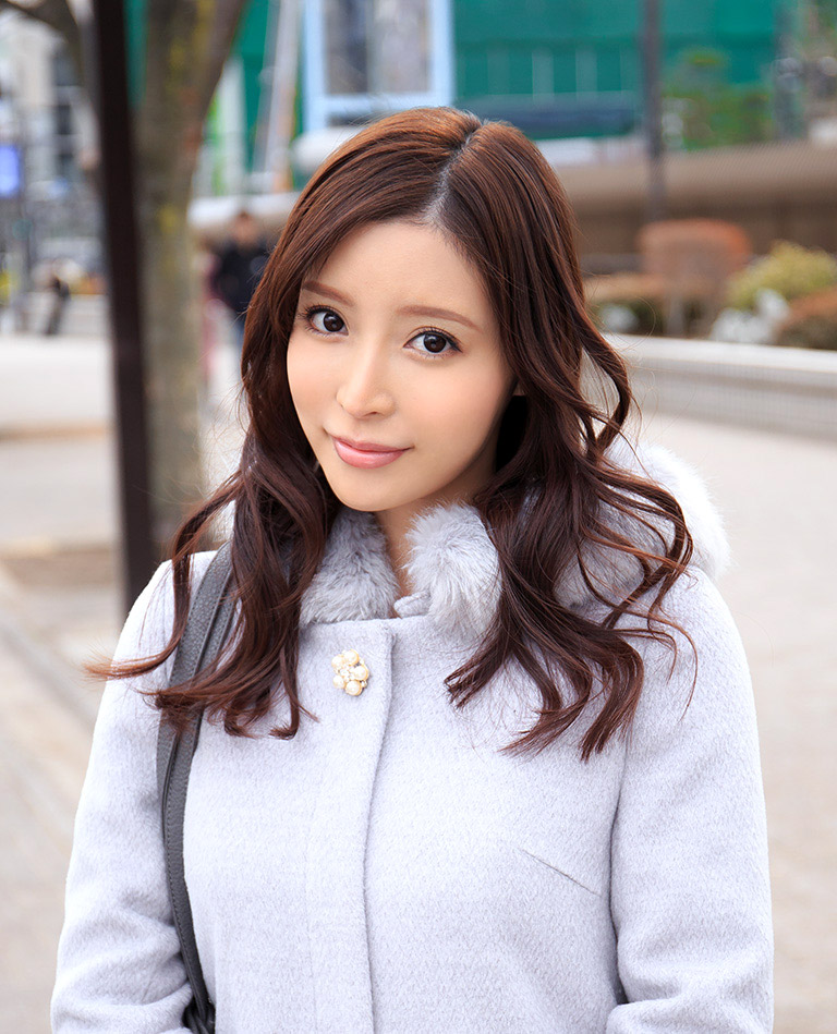 Yuzuki Akimoto (1).jpg