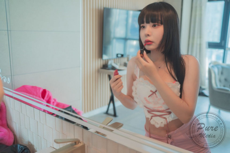 Min-ah (민아) 2 (4).jpg