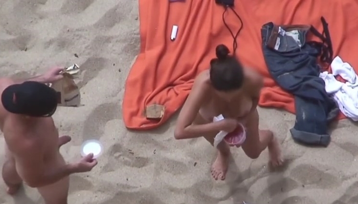 Horny Couples On The Beach (480).mp4_snapshot_00.11.16_[2020.09.13_15.10.18].jpg
