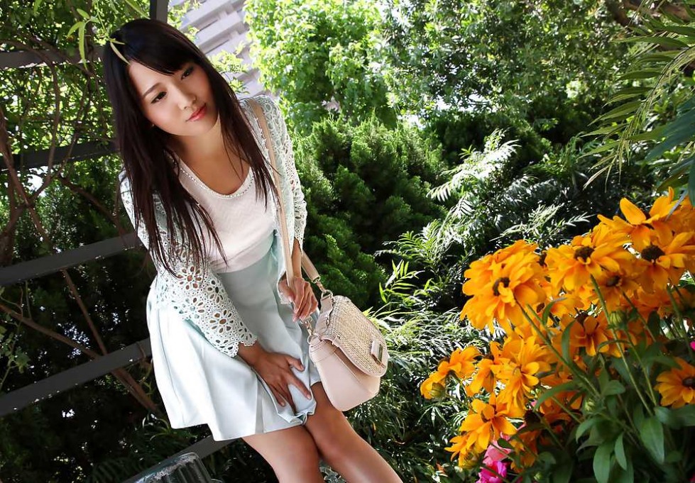 Ayaka Tomoda 1 (4-1.jpg