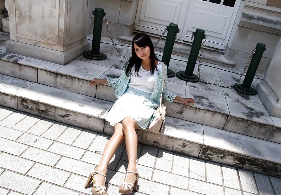 Ayaka Tomoda 1 (2).jpg