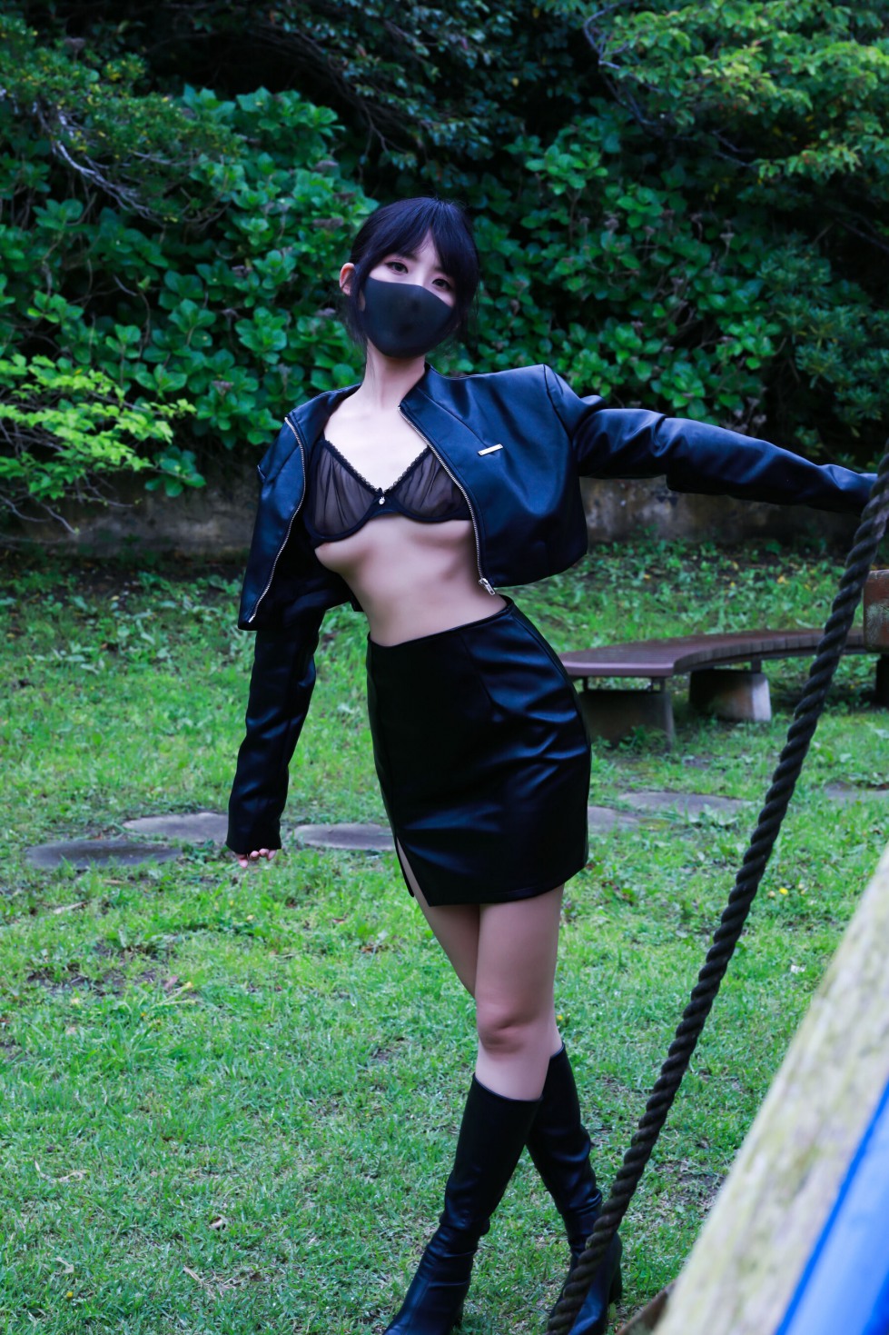 李佳 (户外皮衣) 1 (30).jpg