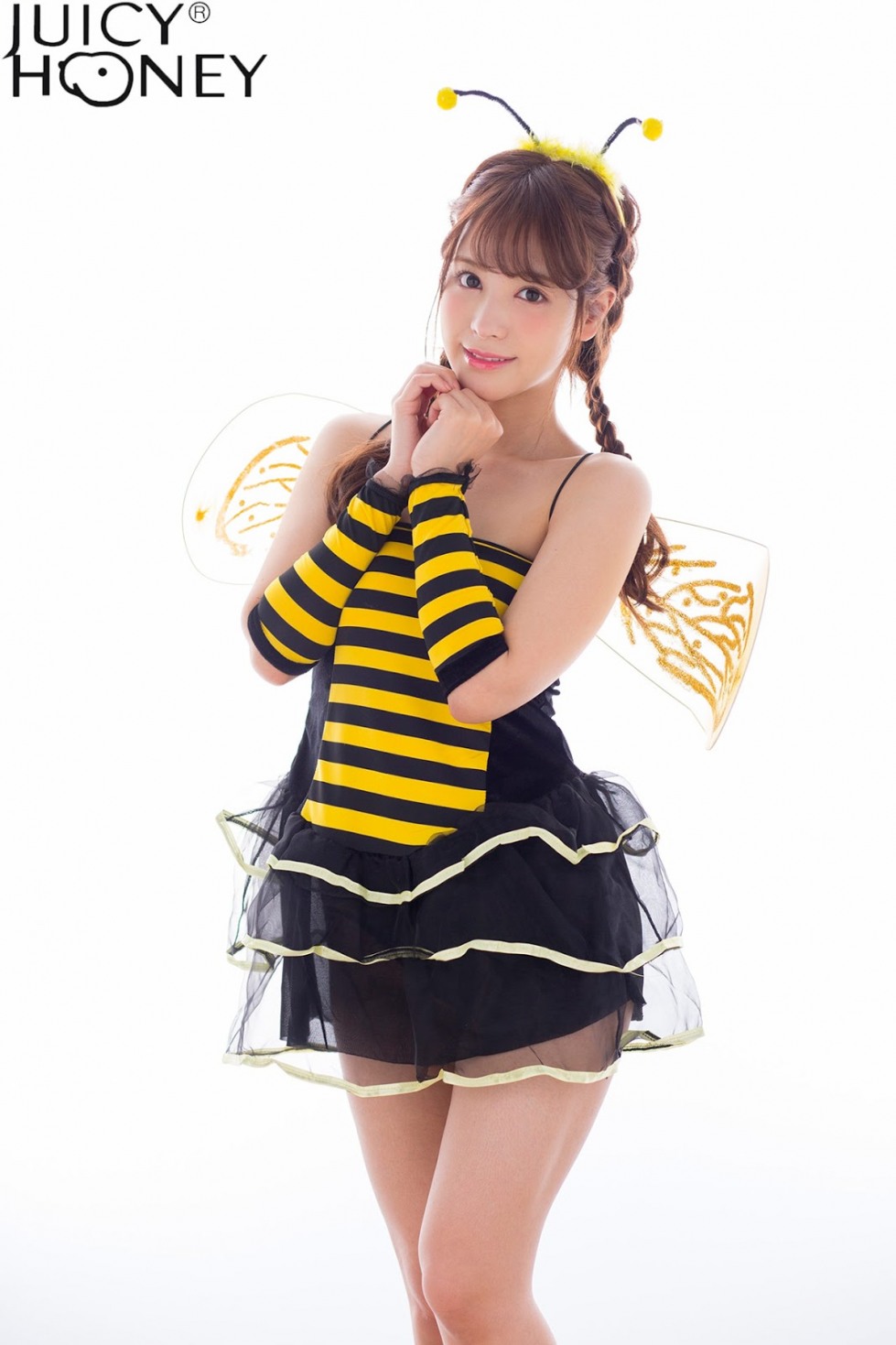 Kana Momonogi 1 (2).jpg