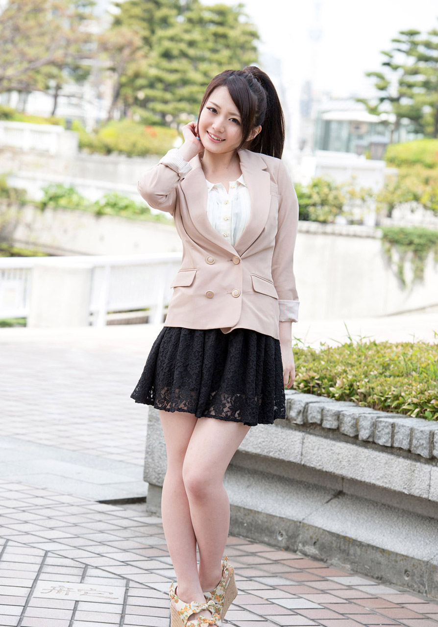 Eri Hosaka 3 (1).jpg