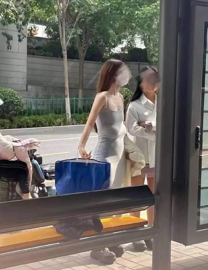 boobs 흘러내림 58b9a7ad79280cb683595e1dfea514cd.jpg
