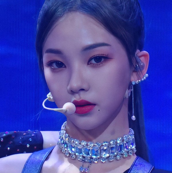 카리나_메이크업_무대.jpg