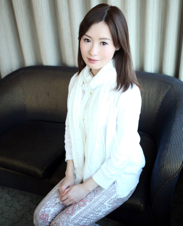 Megumi Hosaka (1).jpg