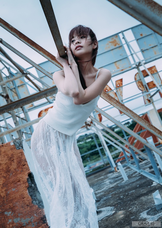 084_copy_548x767.jpg