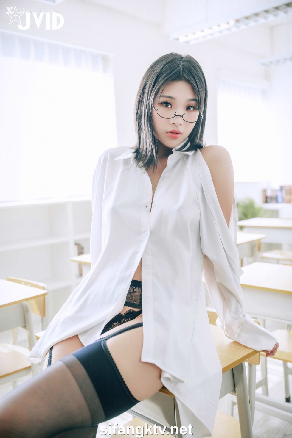 露露咪-性愛成癮の性感女教師-17.jpg