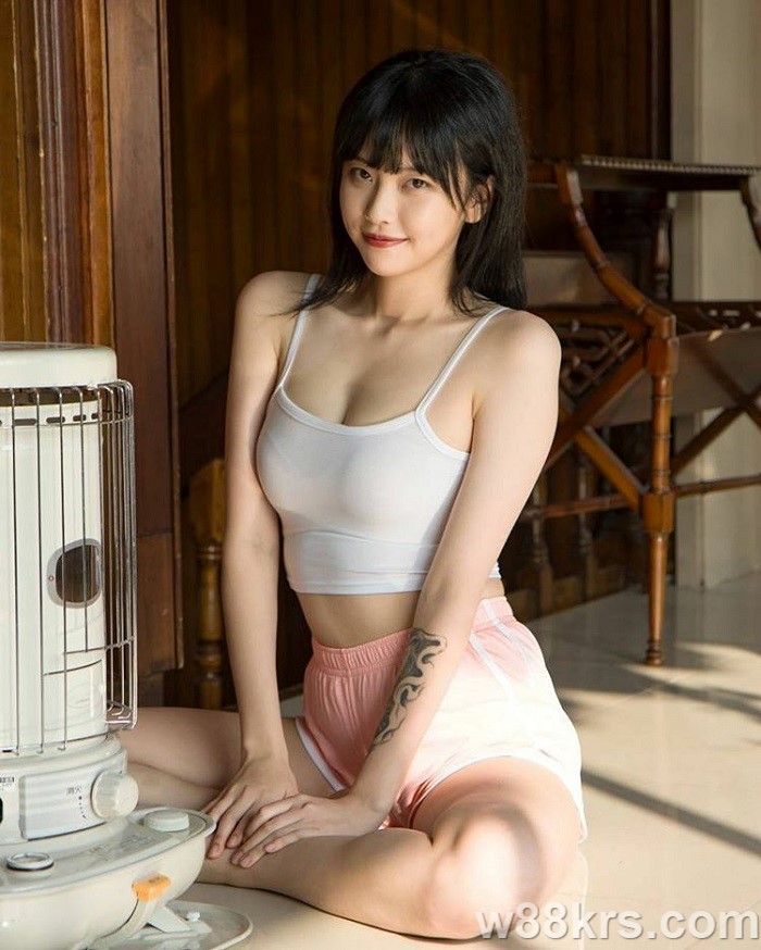 hot-streamer-고말숙-은-목욕에서-그녀의-뜨거운-가슴을-보여-1.jpg