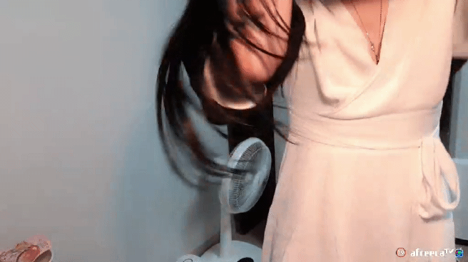 EA463294-6795-4DE6-96FF-F8DF4AB7F48C.gif