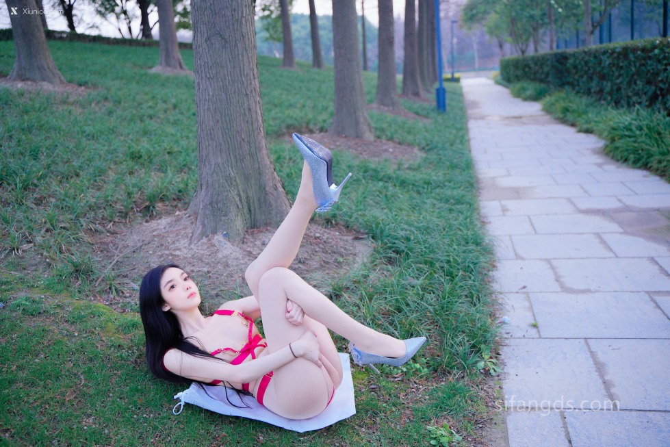 Xiuren-Uncensored-龙雪儿-R18-清纯女神-最新户外公园露出-35.jpg