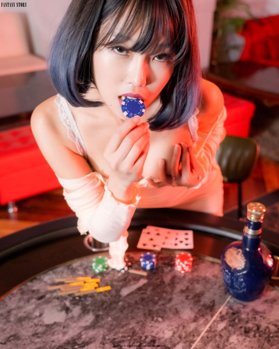 Fantasy-Story-Stella-A-Card-Game-for-Undressing (17).jpg