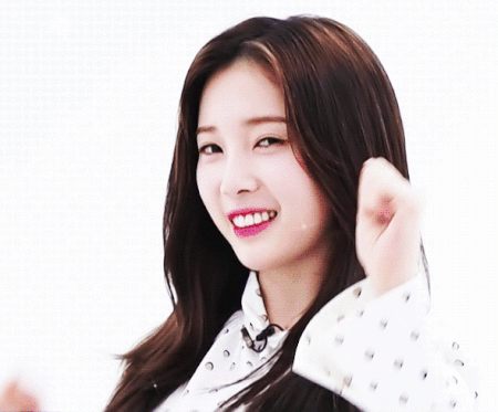 윤채경 1.gif